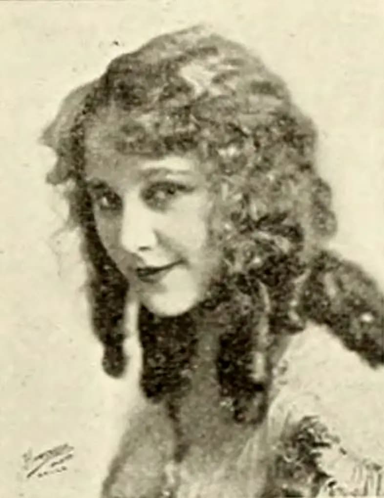 Louise Lovely