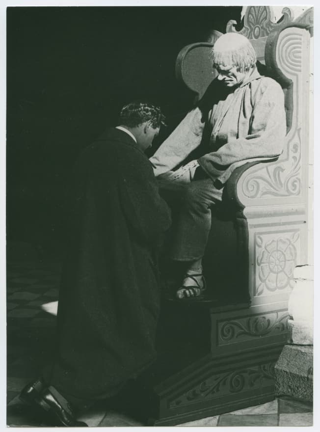 Miraklet: Tavlor ur det katolska samfundslivet photo