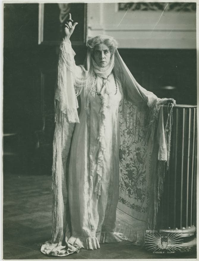 Madame de Thebes photo