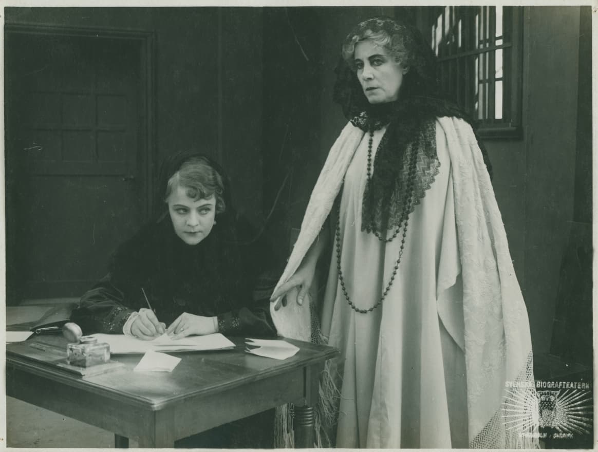 Madame de Thebes photo