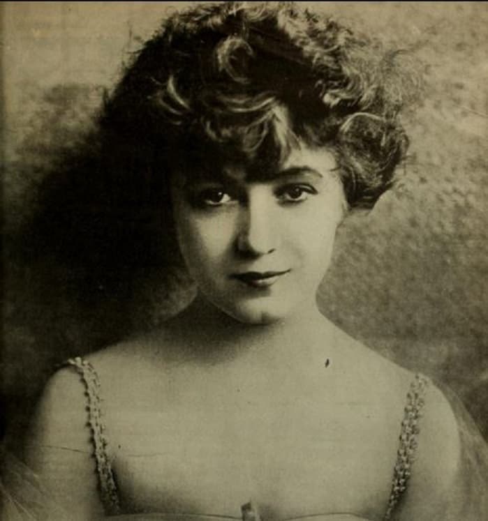 The Misleading Lady photo