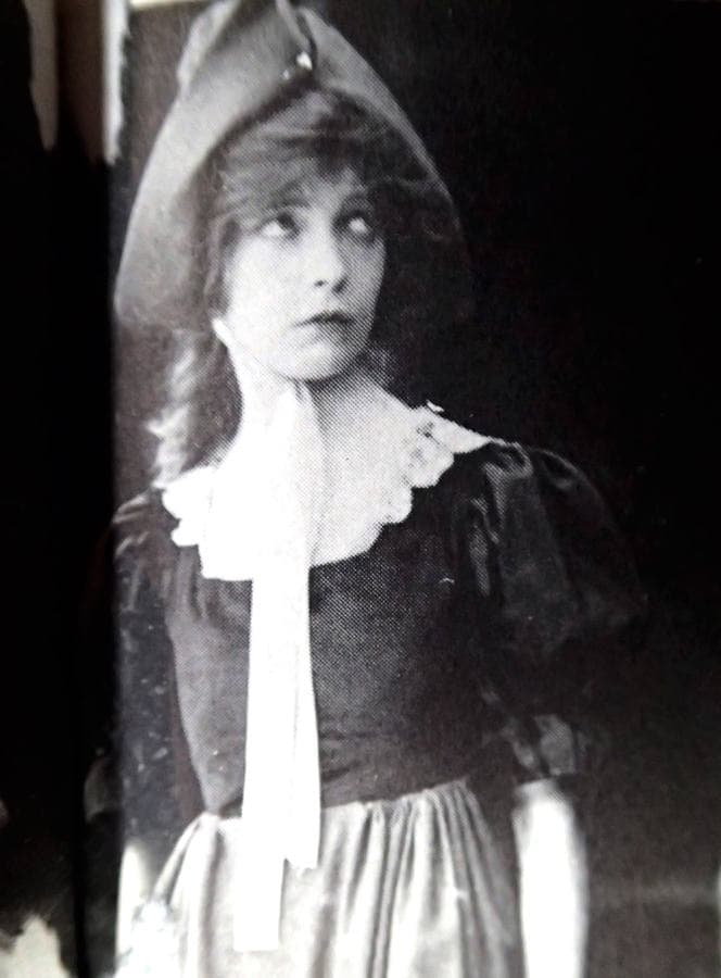 Daphne and the Pirate photo