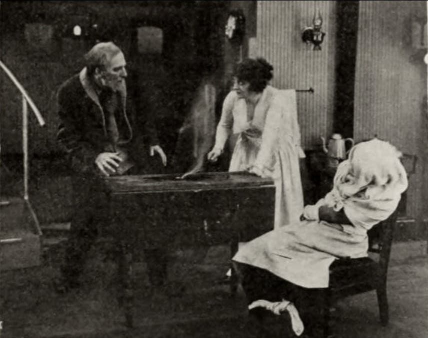 Gloria's Romance photo