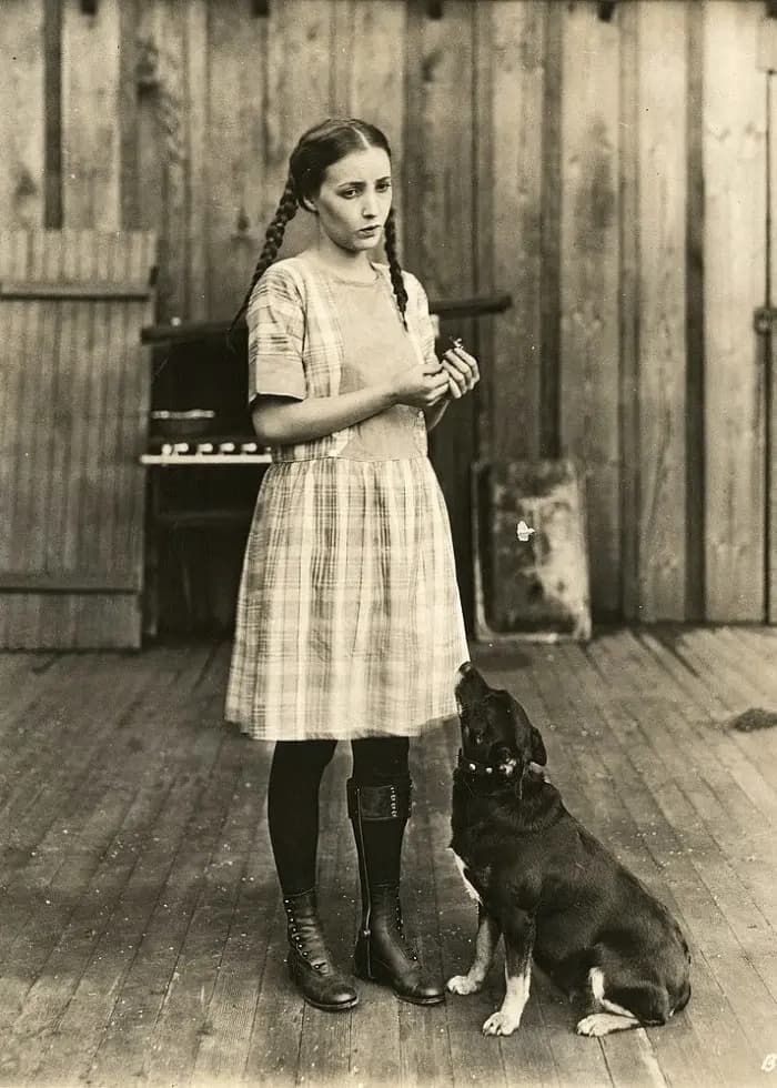 Carolyn of the Corners