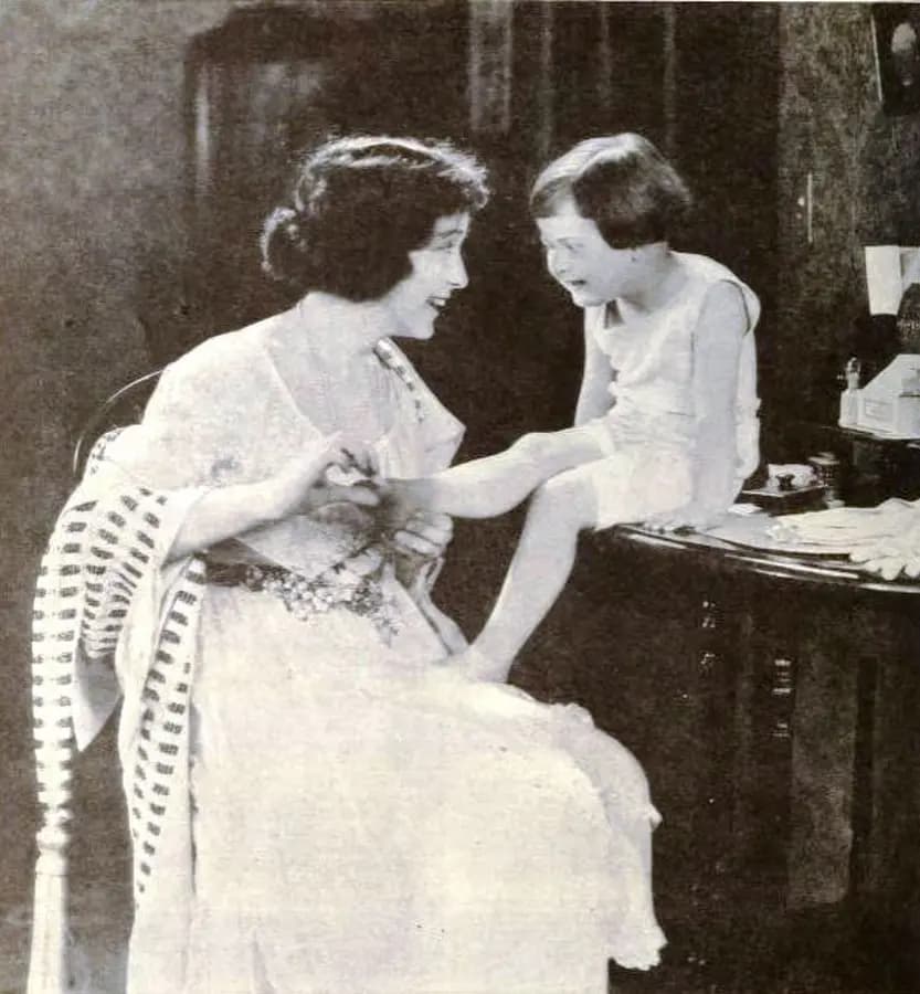 Hail the Woman photo