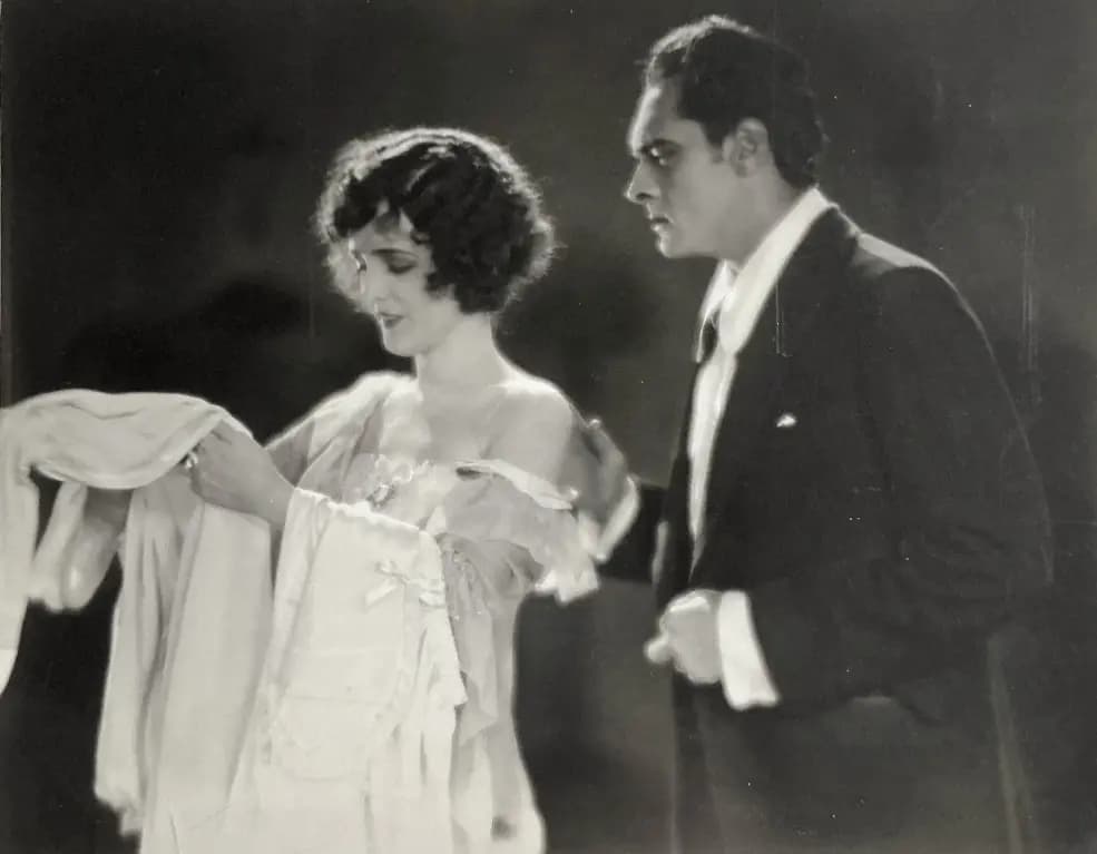 Enticement photo
