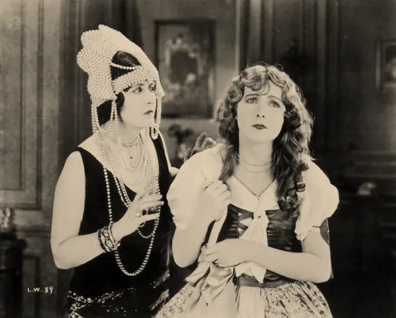 Lying Wives photo