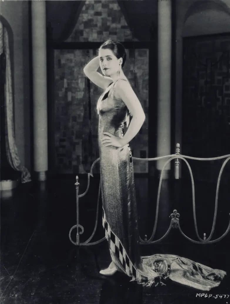 A Slave of Fashion photo