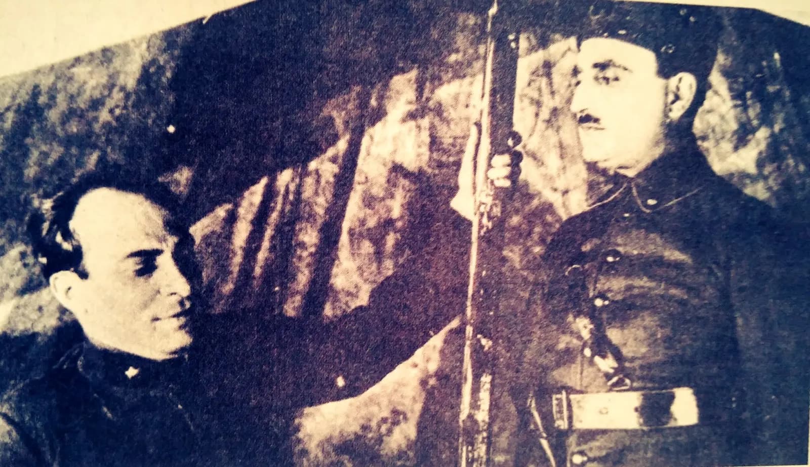 Atesten Gömlek photo