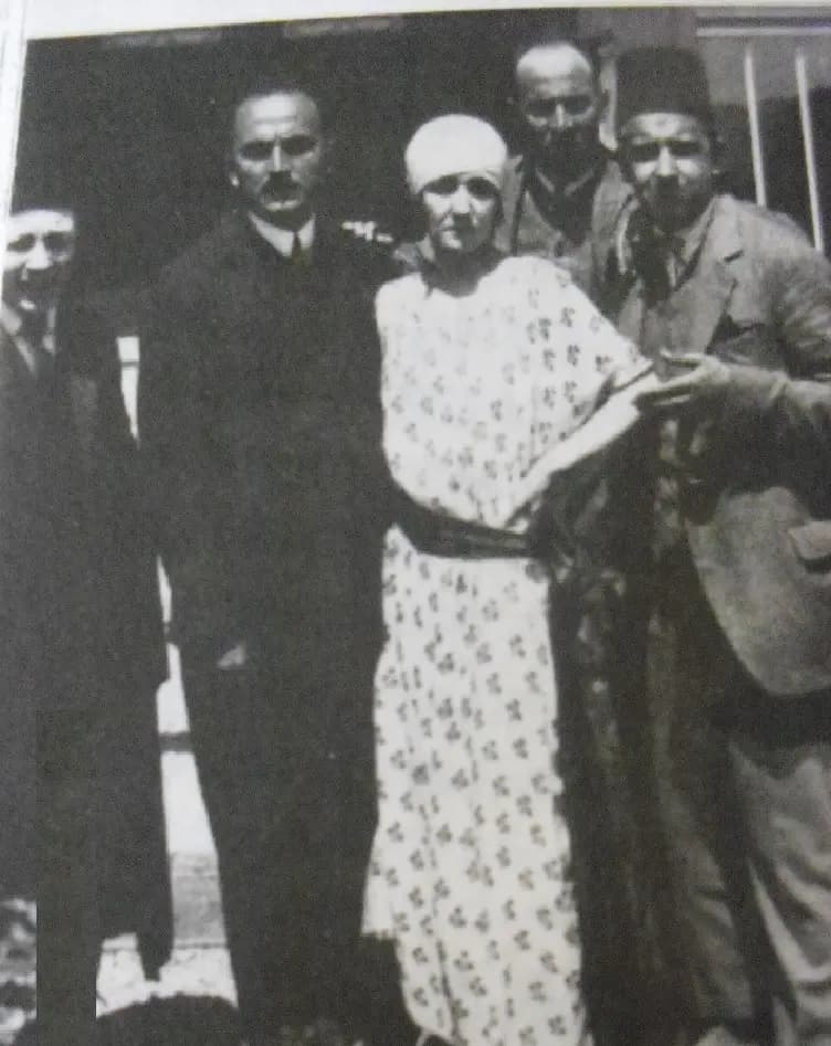 Atesten Gömlek photo