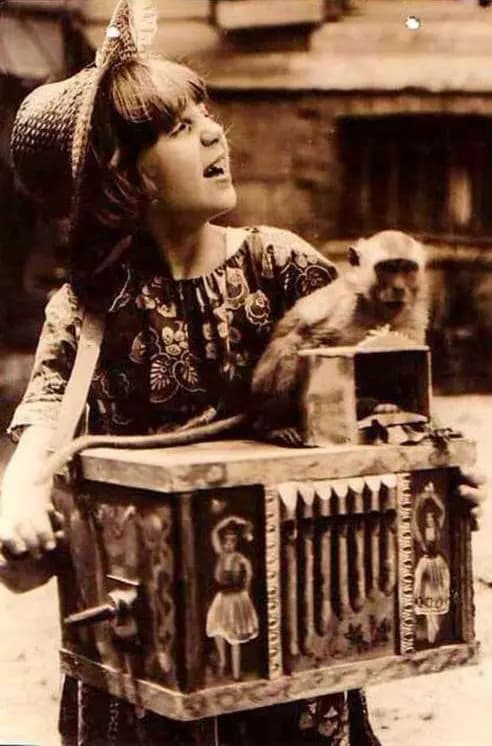 La petite chanteuse des rues