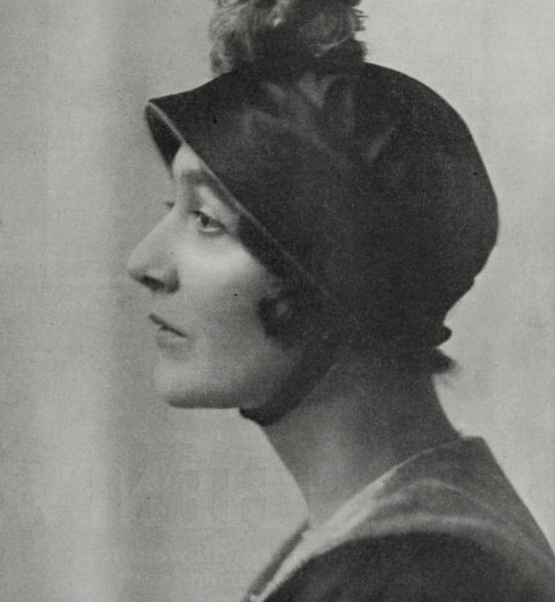 The Shadow of Her Past