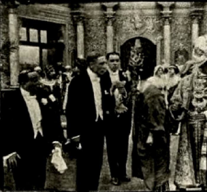 The Club of the Black Mask