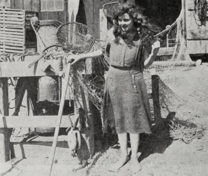 A Daughter of the Sea (1915) hero backdrop