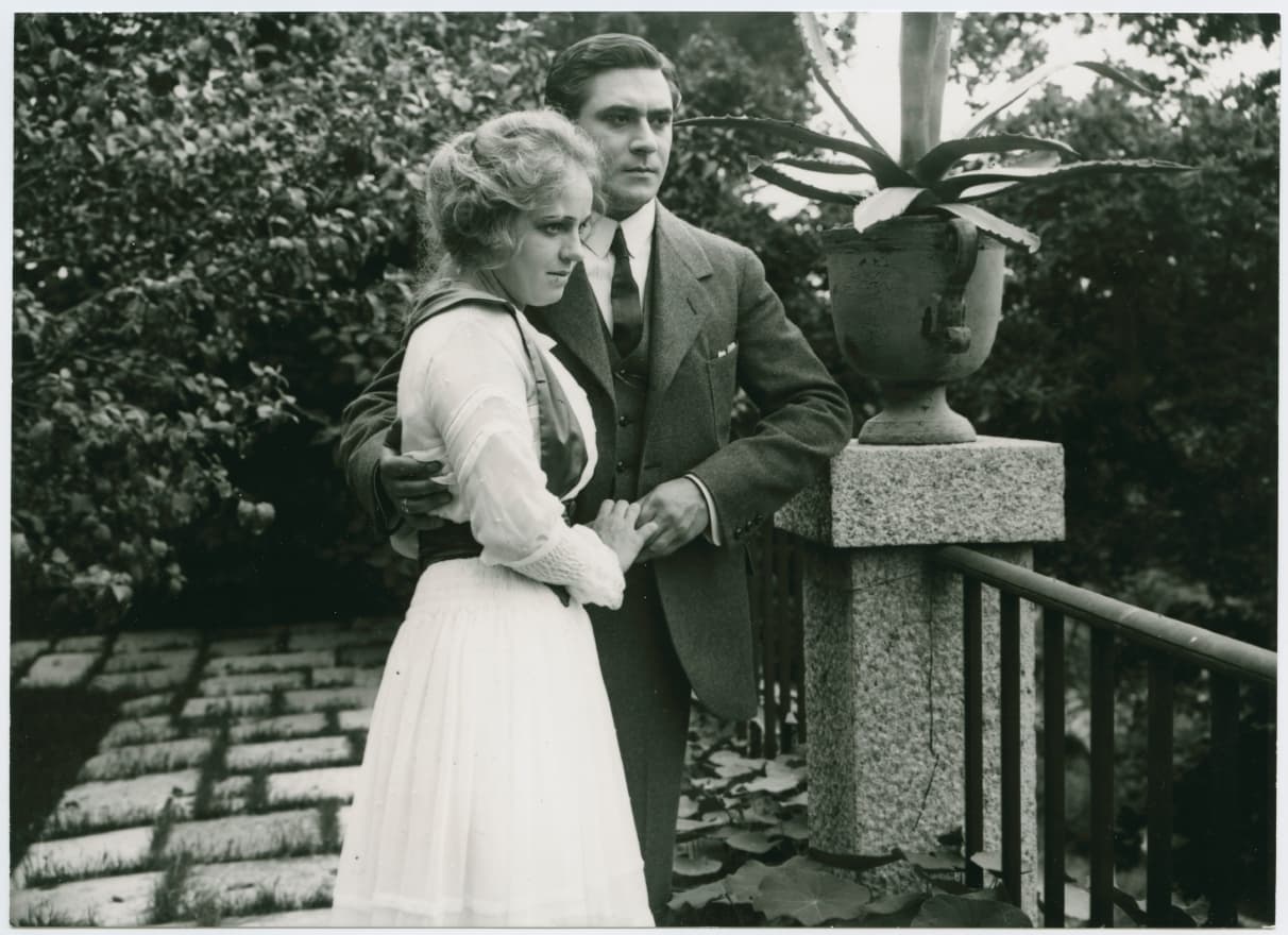 Envar sin egen lyckas smed (1917) film backdrop