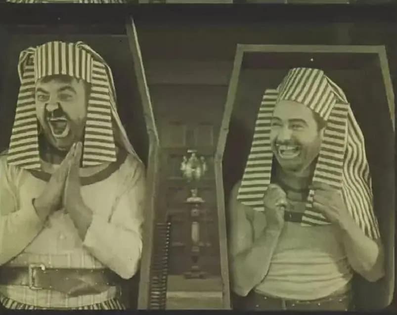 Tut! Tut! King poster