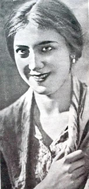 Chetyre i pyat (1924) film backdrop
