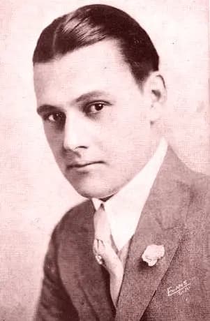 Ashton Dearholt