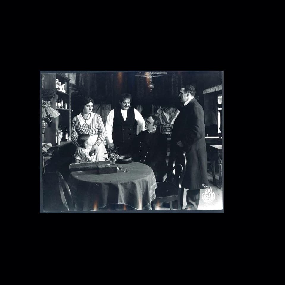 Hotel Paradiso poster